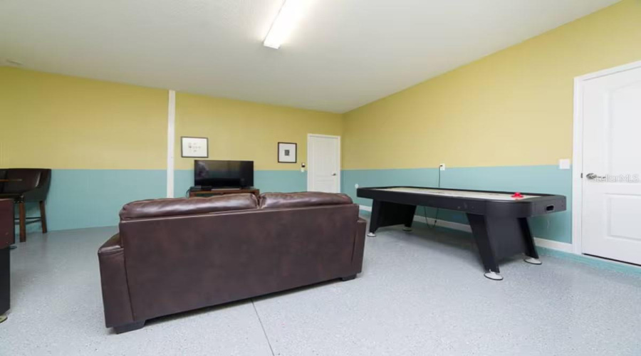 DAVENPORT, Florida 33896, 8 Bedrooms Bedrooms, ,5 BathroomsBathrooms,Residential,For Sale,SHADOW MOUNTAIN,0,MFRO6385097