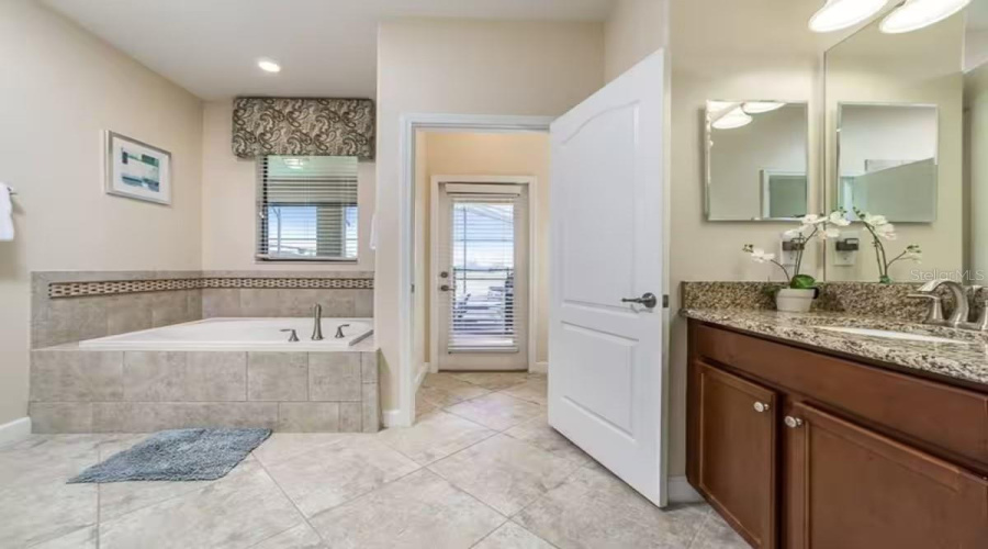 DAVENPORT, Florida 33896, 8 Bedrooms Bedrooms, ,5 BathroomsBathrooms,Residential,For Sale,SHADOW MOUNTAIN,0,MFRO6385097