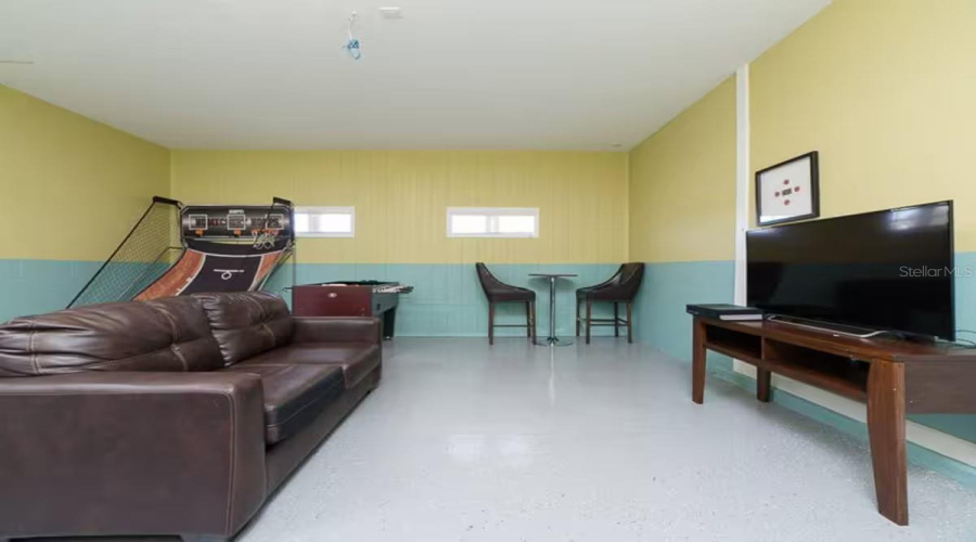 DAVENPORT, Florida 33896, 8 Bedrooms Bedrooms, ,5 BathroomsBathrooms,Residential,For Sale,SHADOW MOUNTAIN,0,MFRO6385097