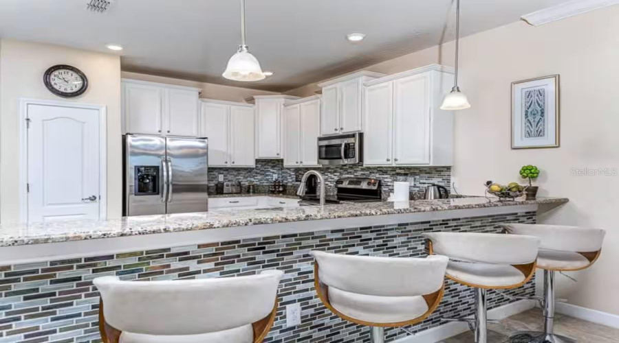 DAVENPORT, Florida 33896, 8 Bedrooms Bedrooms, ,5 BathroomsBathrooms,Residential,For Sale,SHADOW MOUNTAIN,0,MFRO6385097