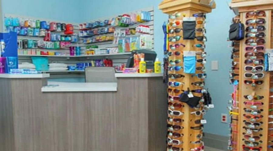 DAVENPORT, Florida 33896, 8 Bedrooms Bedrooms, ,5 BathroomsBathrooms,Residential,For Sale,SHADOW MOUNTAIN,0,MFRO6385097