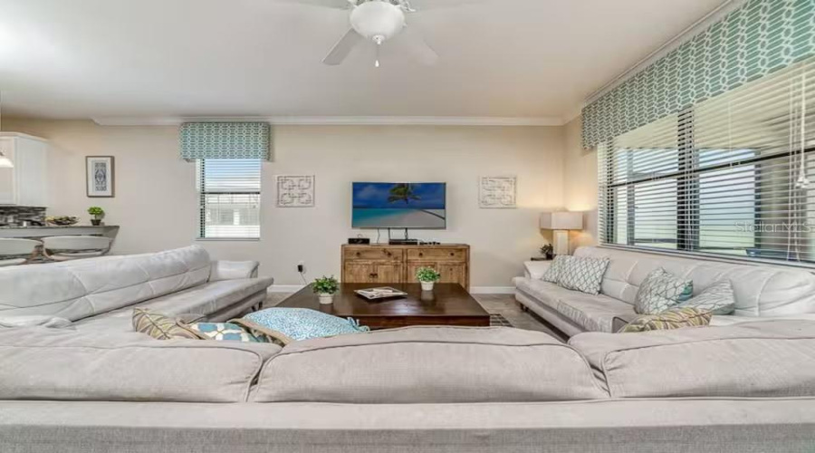 DAVENPORT, Florida 33896, 8 Bedrooms Bedrooms, ,5 BathroomsBathrooms,Residential,For Sale,SHADOW MOUNTAIN,0,MFRO6385097