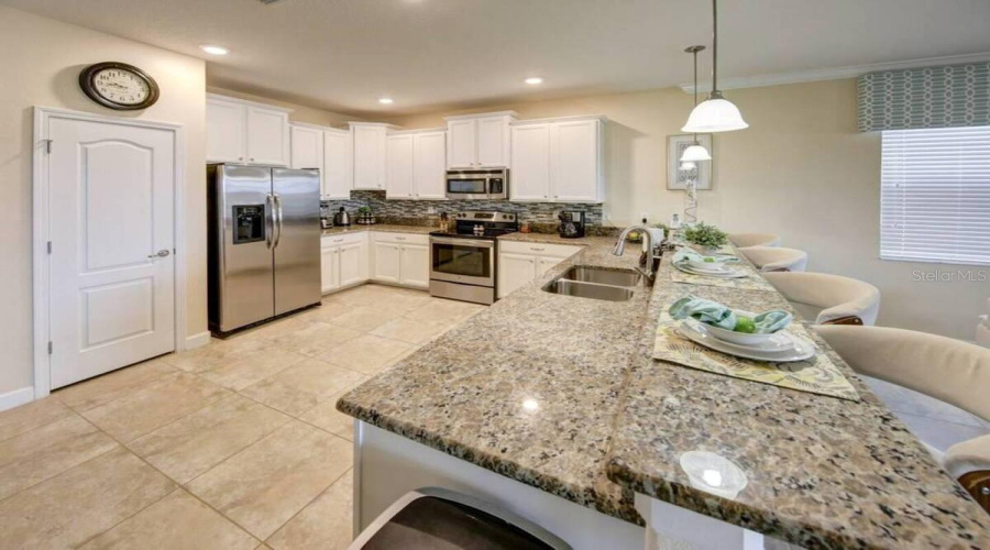 DAVENPORT, Florida 33896, 8 Bedrooms Bedrooms, ,5 BathroomsBathrooms,Residential,For Sale,SHADOW MOUNTAIN,0,MFRO6385097