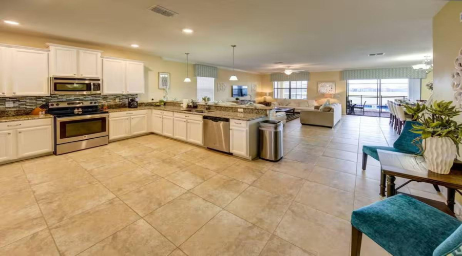 DAVENPORT, Florida 33896, 8 Bedrooms Bedrooms, ,5 BathroomsBathrooms,Residential,For Sale,SHADOW MOUNTAIN,0,MFRO6385097