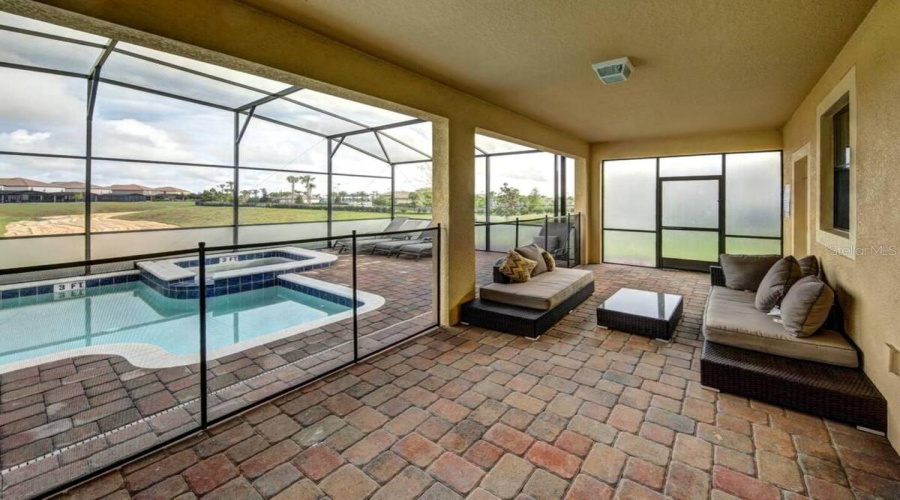 DAVENPORT, Florida 33896, 8 Bedrooms Bedrooms, ,5 BathroomsBathrooms,Residential,For Sale,SHADOW MOUNTAIN,0,MFRO6385097