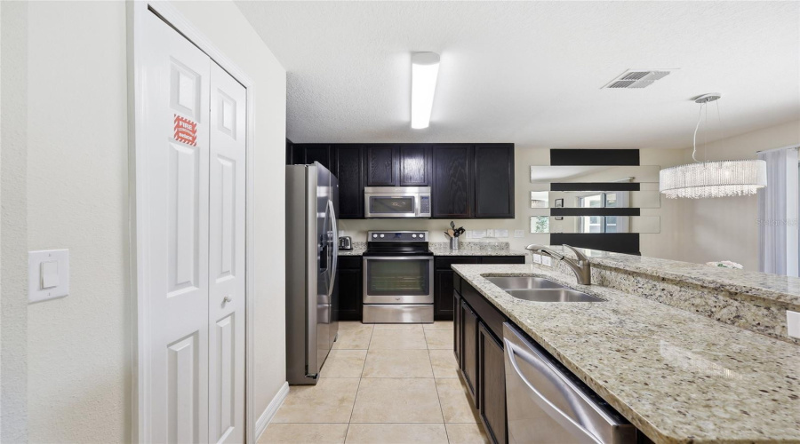 KISSIMMEE, Florida 34746, 4 Bedrooms Bedrooms, ,3 BathroomsBathrooms,Residential,For Sale,SANTOSH,0,MFRO6387887