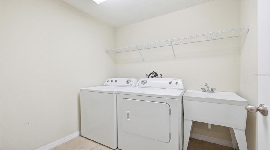 KISSIMMEE, Florida 34746, 4 Bedrooms Bedrooms, ,3 BathroomsBathrooms,Residential,For Sale,SANTOSH,0,MFRO6387887