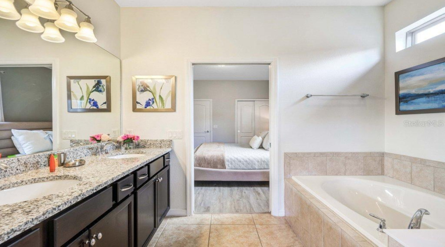 KISSIMMEE, Florida 34747, 6 Bedrooms Bedrooms, ,4 BathroomsBathrooms,Residential,For Sale,RHODES,0,MFRO6319078