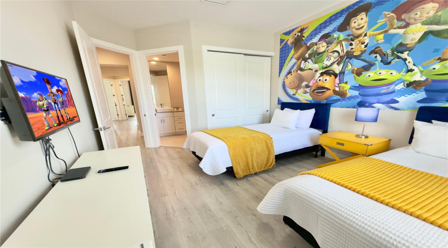 KISSIMMEE, Florida 34747, 5 Bedrooms Bedrooms, ,6 BathroomsBathrooms,Residential,For Sale,SUNVILLE,0,MFRS5145047