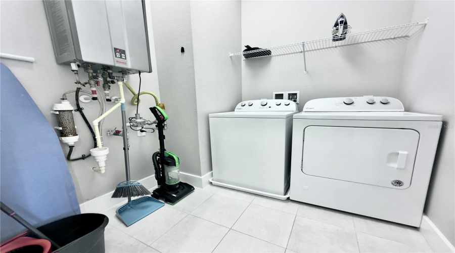 KISSIMMEE, Florida 34747, 5 Bedrooms Bedrooms, ,6 BathroomsBathrooms,Residential,For Sale,SUNVILLE,0,MFRS5145047