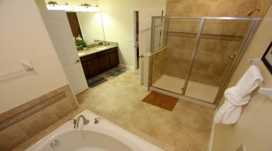 DAVENPORT, Florida 33896, 9 Bedrooms Bedrooms, ,5 BathroomsBathrooms,Residential,For Sale,MOON VALLEY,0,MFRO6385124