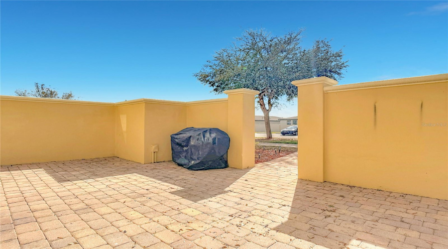 DAVENPORT, Florida 33897, 4 Bedrooms Bedrooms, ,3 BathroomsBathrooms,Residential,For Sale,BELLA VISTA,0,MFRS5144491