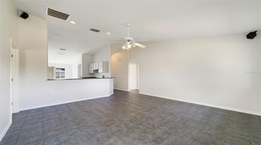 DAVENPORT, Florida 33896, 3 Bedrooms Bedrooms, ,2 BathroomsBathrooms,Residential,For Sale,PARADISE WOODS,0,MFRO6387989