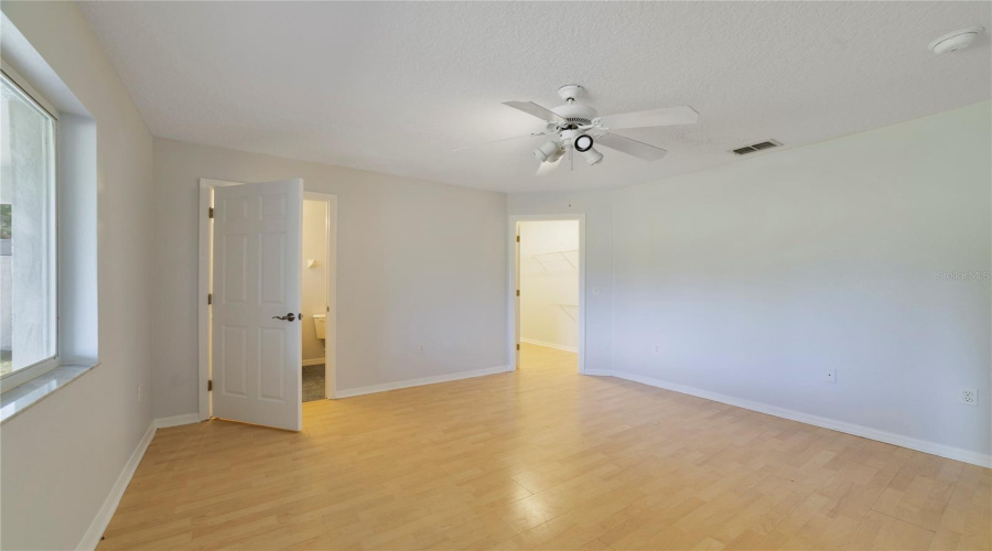 DAVENPORT, Florida 33896, 3 Bedrooms Bedrooms, ,2 BathroomsBathrooms,Residential,For Sale,PARADISE WOODS,0,MFRO6387989