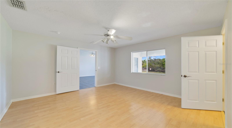 DAVENPORT, Florida 33896, 3 Bedrooms Bedrooms, ,2 BathroomsBathrooms,Residential,For Sale,PARADISE WOODS,0,MFRO6387989