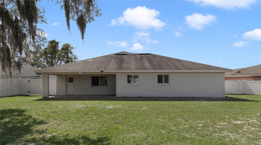 DAVENPORT, Florida 33896, 3 Bedrooms Bedrooms, ,2 BathroomsBathrooms,Residential,For Sale,PARADISE WOODS,0,MFRO6387989