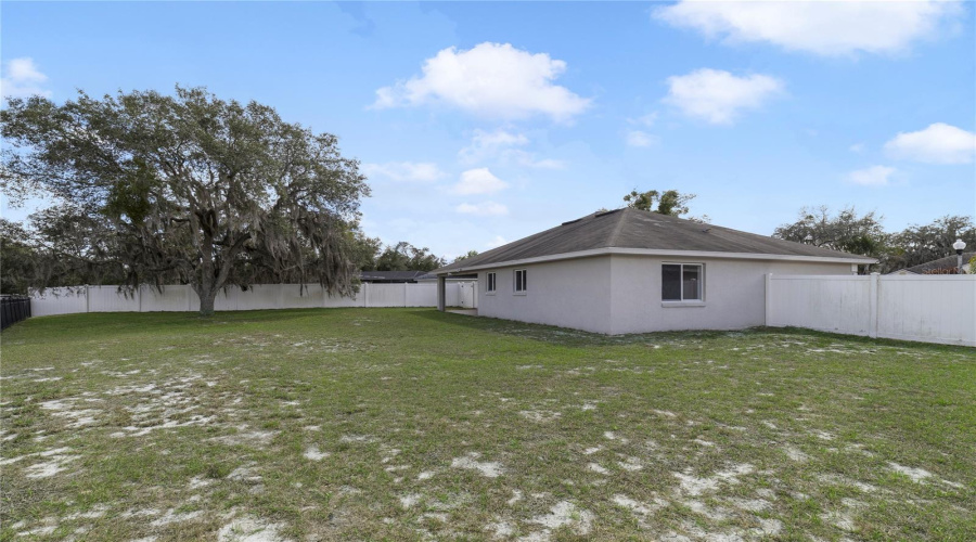 DAVENPORT, Florida 33896, 3 Bedrooms Bedrooms, ,2 BathroomsBathrooms,Residential,For Sale,PARADISE WOODS,0,MFRO6387989