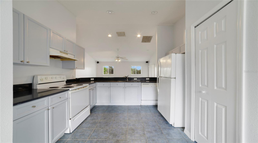 DAVENPORT, Florida 33896, 3 Bedrooms Bedrooms, ,2 BathroomsBathrooms,Residential,For Sale,PARADISE WOODS,0,MFRO6387989