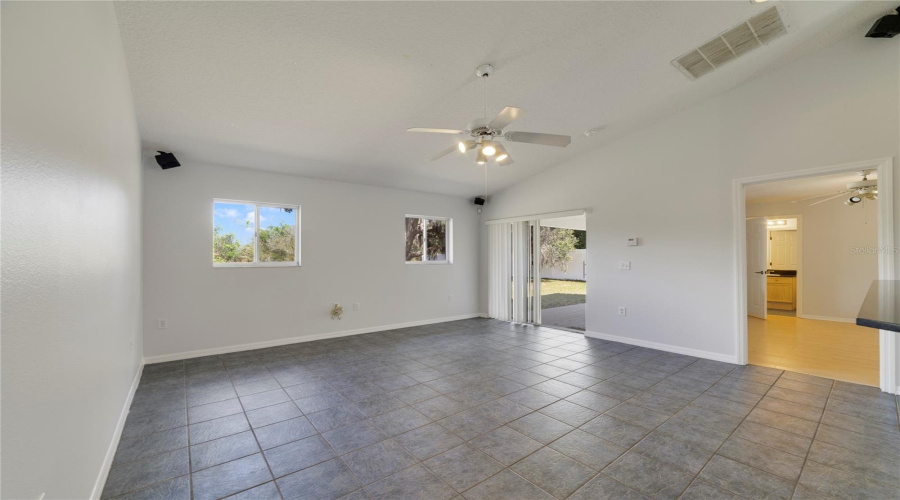 DAVENPORT, Florida 33896, 3 Bedrooms Bedrooms, ,2 BathroomsBathrooms,Residential,For Sale,PARADISE WOODS,0,MFRO6387989