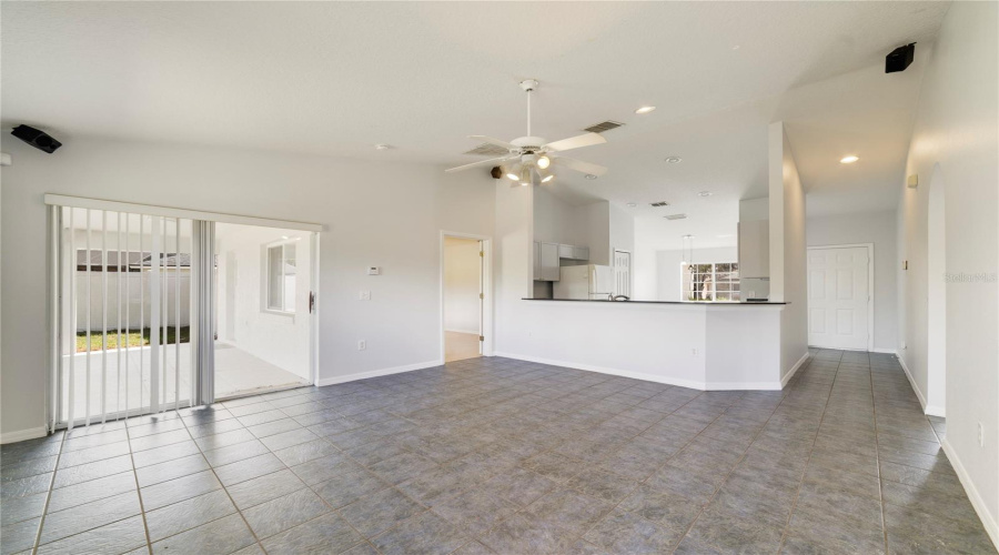 DAVENPORT, Florida 33896, 3 Bedrooms Bedrooms, ,2 BathroomsBathrooms,Residential,For Sale,PARADISE WOODS,0,MFRO6387989