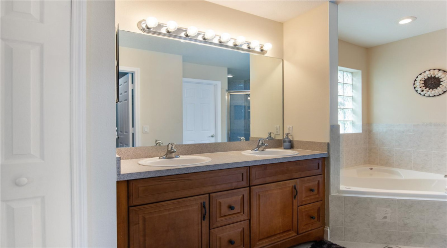 DAVENPORT, Florida 33897, 5 Bedrooms Bedrooms, ,3 BathroomsBathrooms,Residential,For Sale,JERICA,0,MFRO6387966