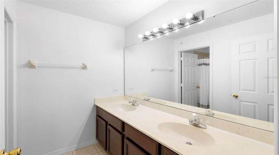 KISSIMMEE, Florida 34746, 5 Bedrooms Bedrooms, ,3 BathroomsBathrooms,Residential,For Sale,STAR GRASS,0,MFRS5145005