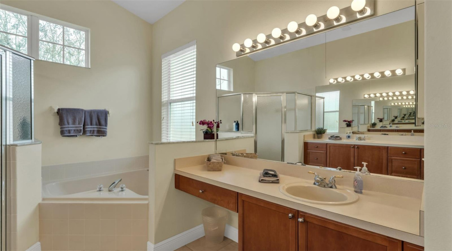 DAVENPORT, Florida 33897, 5 Bedrooms Bedrooms, ,3 BathroomsBathrooms,Residential,For Sale,BARBERA,0,MFRL4959727