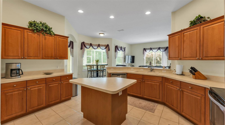 DAVENPORT, Florida 33897, 5 Bedrooms Bedrooms, ,3 BathroomsBathrooms,Residential,For Sale,BARBERA,0,MFRL4959727