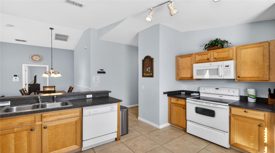 DAVENPORT, Florida 33896, 5 Bedrooms Bedrooms, ,3 BathroomsBathrooms,Residential,For Sale,SCRUB JAY,0,MFRO6386478