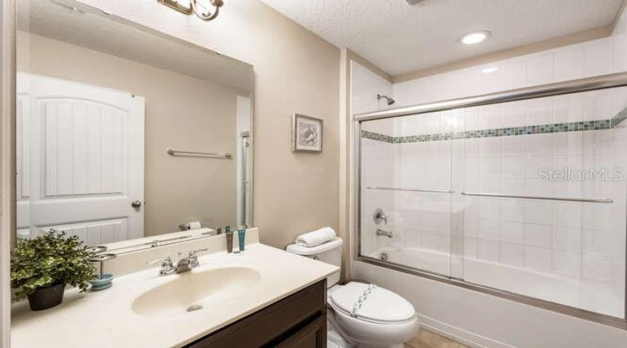 DAVENPORT, Florida 33837, 6 Bedrooms Bedrooms, ,4 BathroomsBathrooms,Residential,For Sale,ACORN,0,MFRO6340733