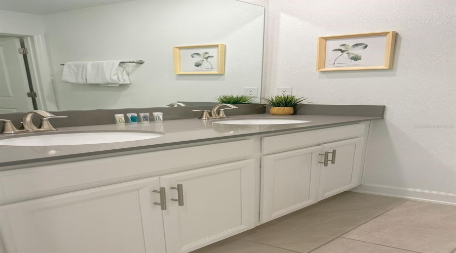 DAVENPORT, Florida 33896, 4 Bedrooms Bedrooms, ,3 BathroomsBathrooms,Residential,For Sale,LEADER,0,MFRTB8401370