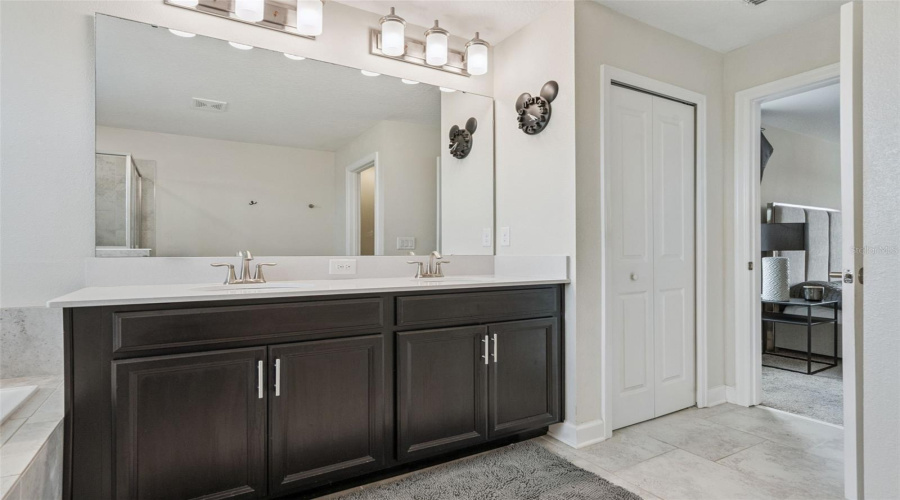 DAVENPORT, Florida 33896, 5 Bedrooms Bedrooms, ,4 BathroomsBathrooms,Residential,For Sale,CROQUET,0,MFRS5145206