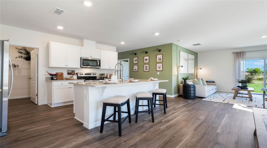 DAVENPORT, Florida 33837, 5 Bedrooms Bedrooms, ,3 BathroomsBathrooms,Residential,For Sale,MOUNTAIN,0,MFRO6388170