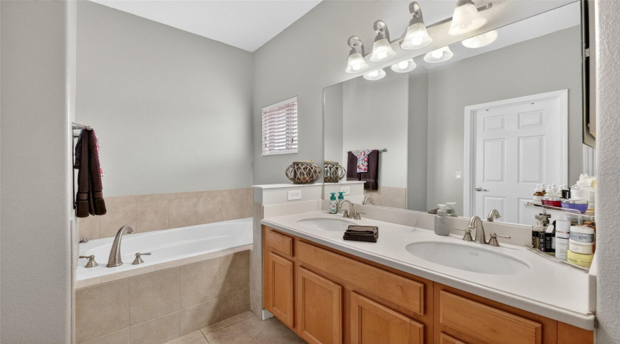 DAVENPORT, Florida 33837, 4 Bedrooms Bedrooms, ,3 BathroomsBathrooms,Residential,For Sale,PRESTON,0,MFRS5145166