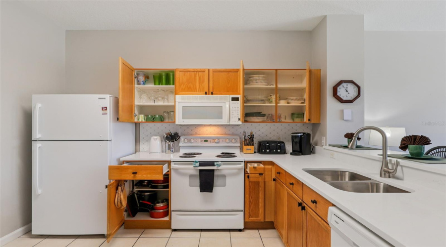 KISSIMMEE, Florida 34747, 3 Bedrooms Bedrooms, ,3 BathroomsBathrooms,Residential,For Sale,SILVER PALM,0,MFRO6387968