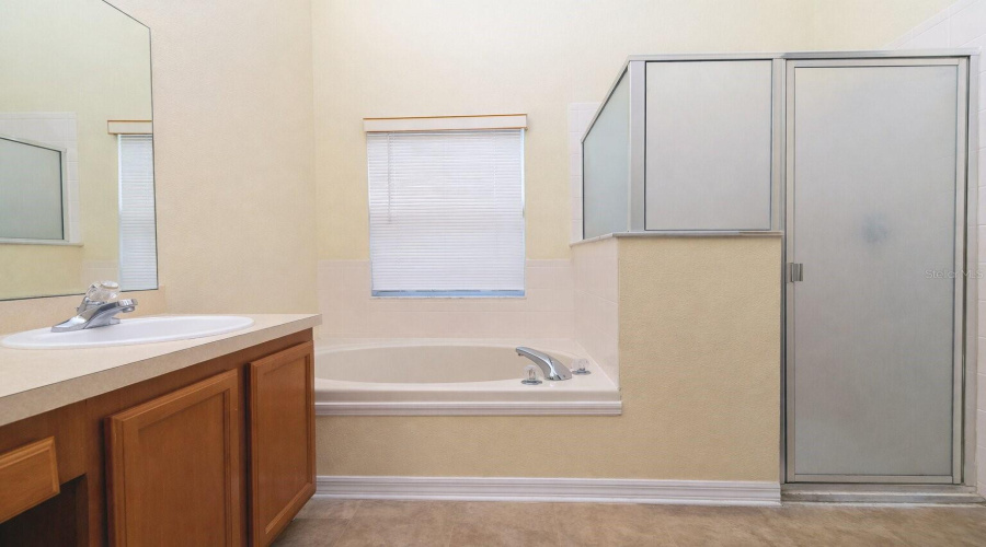 KISSIMMEE, Florida 34746, 4 Bedrooms Bedrooms, ,2 BathroomsBathrooms,Residential,For Sale,EAGLE POINTE,0,MFRA4685123