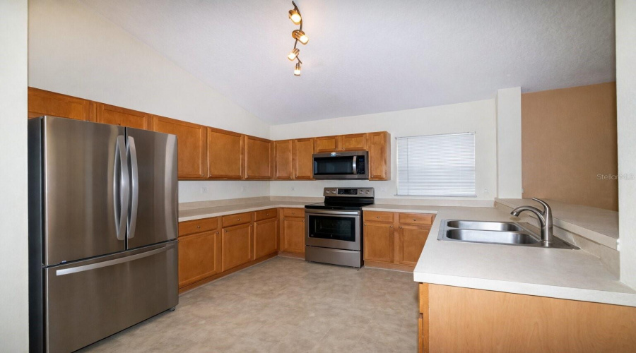 KISSIMMEE, Florida 34746, 4 Bedrooms Bedrooms, ,2 BathroomsBathrooms,Residential,For Sale,EAGLE POINTE,0,MFRA4685123