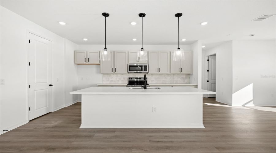 KISSIMMEE, Florida 34746, 3 Bedrooms Bedrooms, ,2 BathroomsBathrooms,Residential,For Sale,BROADWING,0,MFRO6387793