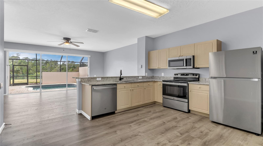 KISSIMMEE, Florida 34747, 3 Bedrooms Bedrooms, ,3 BathroomsBathrooms,Residential,For Sale,SILVER PALM,0,MFRO6388364