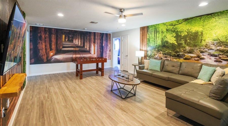 KISSIMMEE, Florida 34747, 8 Bedrooms Bedrooms, ,6 BathroomsBathrooms,Residential,For Sale,LUXOR,0,MFRO6388392