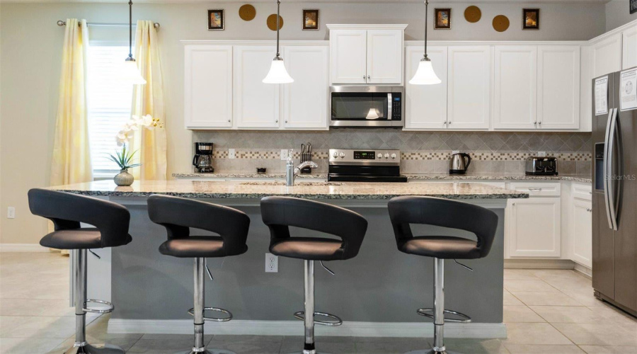 KISSIMMEE, Florida 34747, 8 Bedrooms Bedrooms, ,6 BathroomsBathrooms,Residential,For Sale,LUXOR,0,MFRO6388392