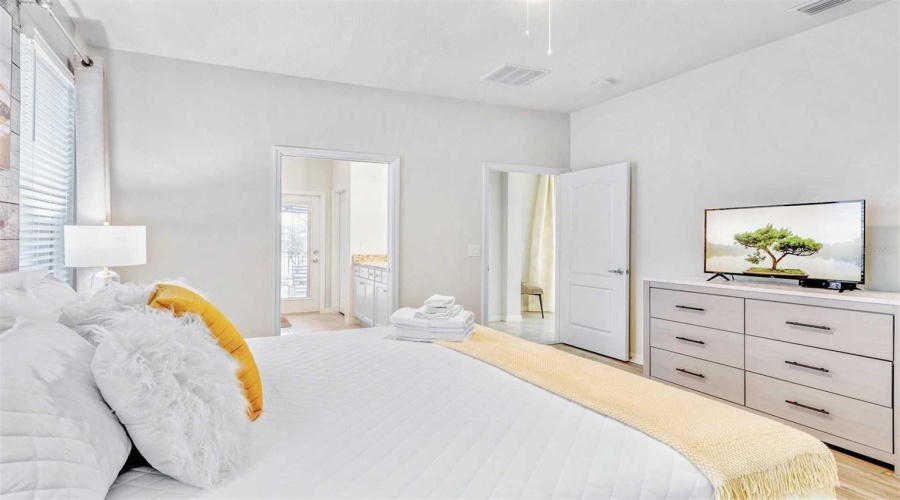 KISSIMMEE, Florida 34747, 8 Bedrooms Bedrooms, ,6 BathroomsBathrooms,Residential,For Sale,LUXOR,0,MFRO6388392