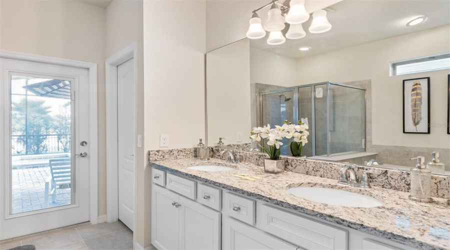 KISSIMMEE, Florida 34747, 8 Bedrooms Bedrooms, ,6 BathroomsBathrooms,Residential,For Sale,LUXOR,0,MFRO6388392