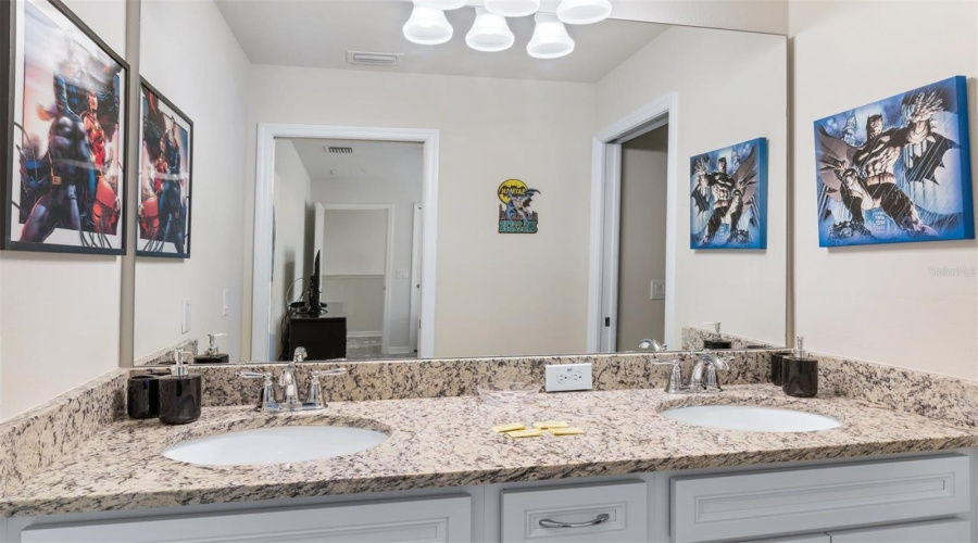 KISSIMMEE, Florida 34747, 8 Bedrooms Bedrooms, ,6 BathroomsBathrooms,Residential,For Sale,LUXOR,0,MFRO6388392