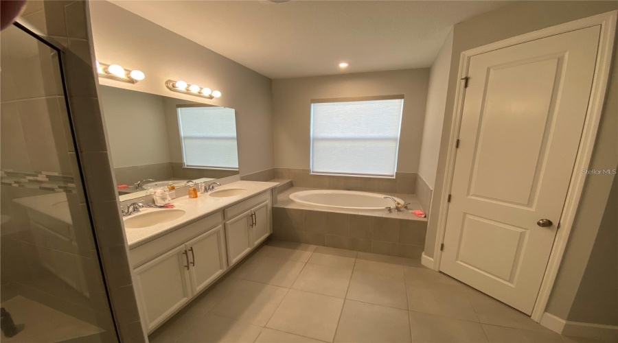 KISSIMMEE, Florida 34746, 4 Bedrooms Bedrooms, ,2 BathroomsBathrooms,Residential,For Sale,CARRICK BEND DRIVE,0,MFRO6388354