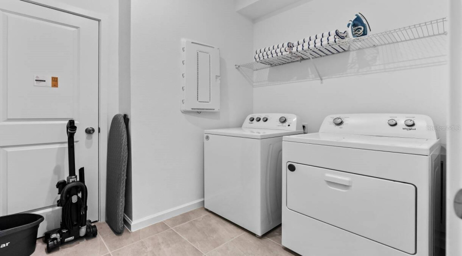 DAVENPORT, Florida 33897, 9 Bedrooms Bedrooms, ,6 BathroomsBathrooms,Residential,For Sale,BREEZE MIST,0,MFRO6387043