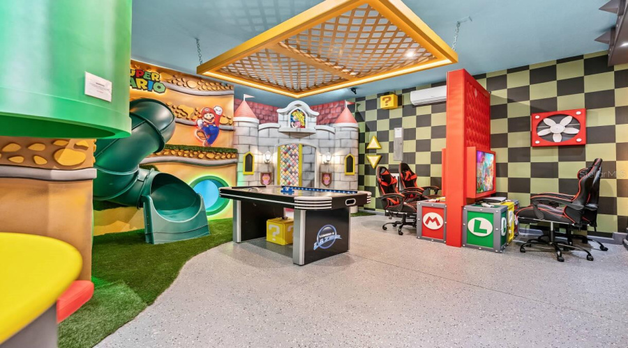 DAVENPORT, Florida 33897, 9 Bedrooms Bedrooms, ,6 BathroomsBathrooms,Residential,For Sale,BREEZE MIST,0,MFRO6387043