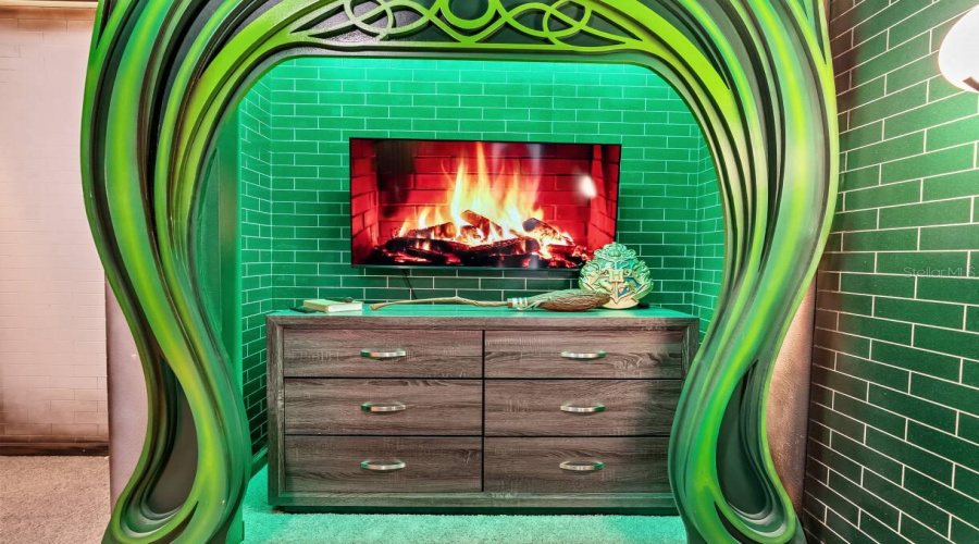 DAVENPORT, Florida 33897, 9 Bedrooms Bedrooms, ,6 BathroomsBathrooms,Residential,For Sale,BREEZE MIST,0,MFRO6387043