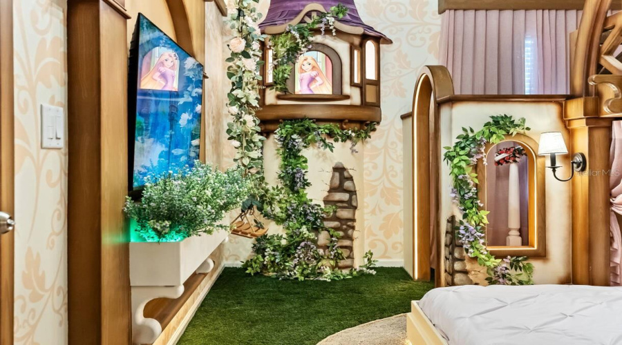 DAVENPORT, Florida 33897, 9 Bedrooms Bedrooms, ,6 BathroomsBathrooms,Residential,For Sale,BREEZE MIST,0,MFRO6387043