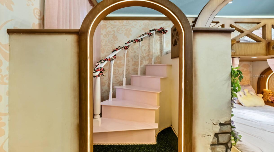 DAVENPORT, Florida 33897, 9 Bedrooms Bedrooms, ,6 BathroomsBathrooms,Residential,For Sale,BREEZE MIST,0,MFRO6387043